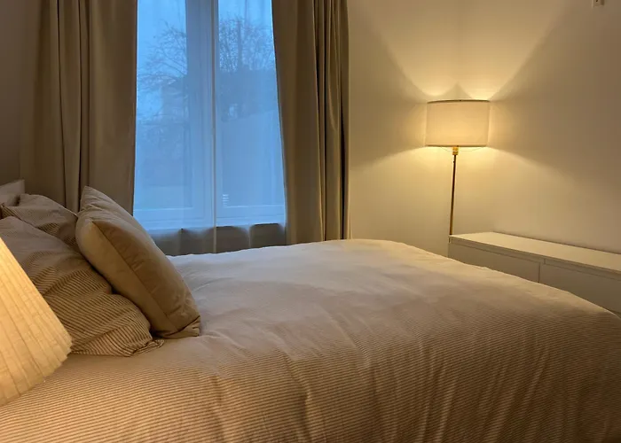 Cozy Nest 77 - Near Metro Apartment *